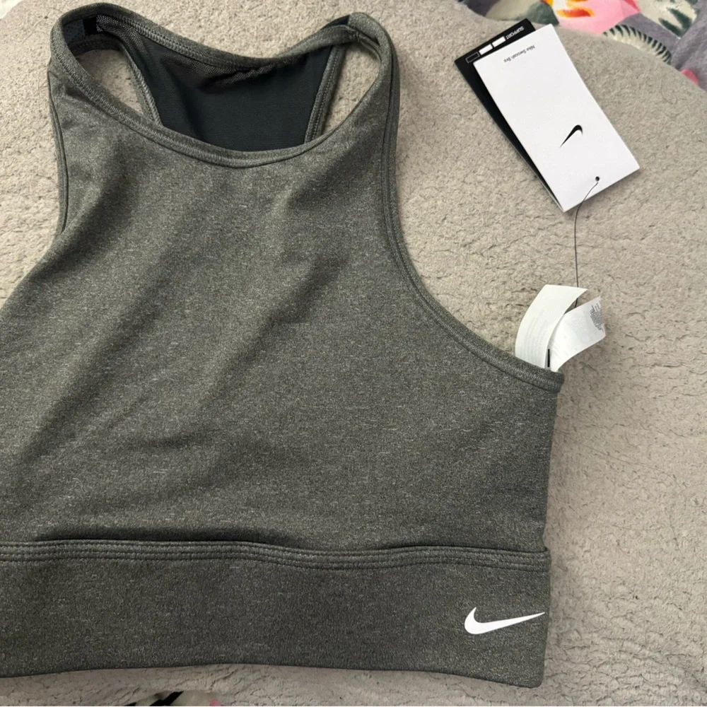 Nike sports bra New with tags - Picture 2 of 4